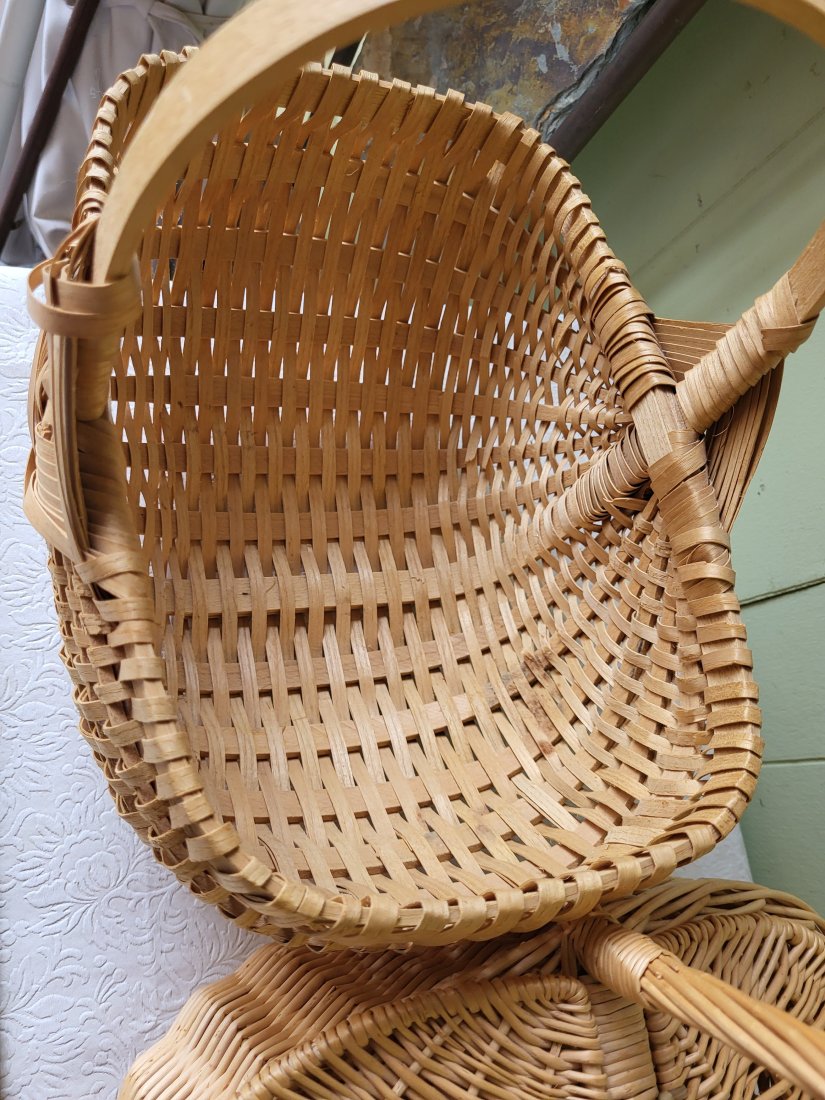 lot of 2 vtg baskets egg buttocks & picnic: both for one bid see pics for condition