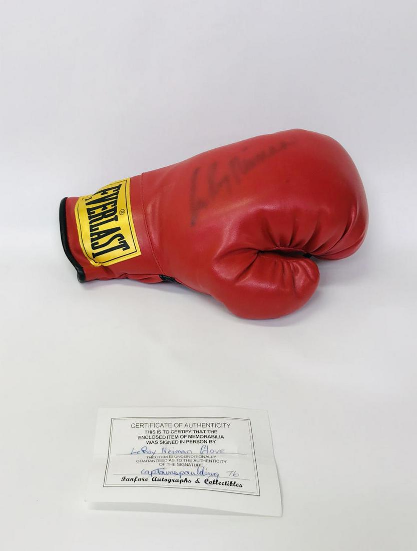 Leroy Neiman Hand signed in Marker Everlast Boxing: Leroy Neiman. Hand signed in marker Everlast boxing glove. Certificate of authenticity included. Glove measures 8x14 inches