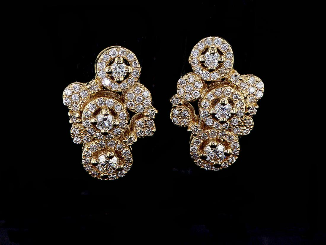 18kt Yellow Gold 0.92 ctw Diamond Earrings (1 of 2)