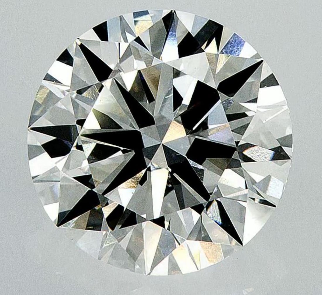 Lab Grown 5.1 ct, Color F/VS1 GIA Graded Diamond: Lab/Natural Diamond: Lab Carat Weight: 5.1 Color Grade: F Clarity Grade: VS1 Model: Round Brilliant Fluorescence: None Polish: Excellent Symmetry: Excellent Cut Grade: Ideal Size: 11.06 - 11.13 X 6.65