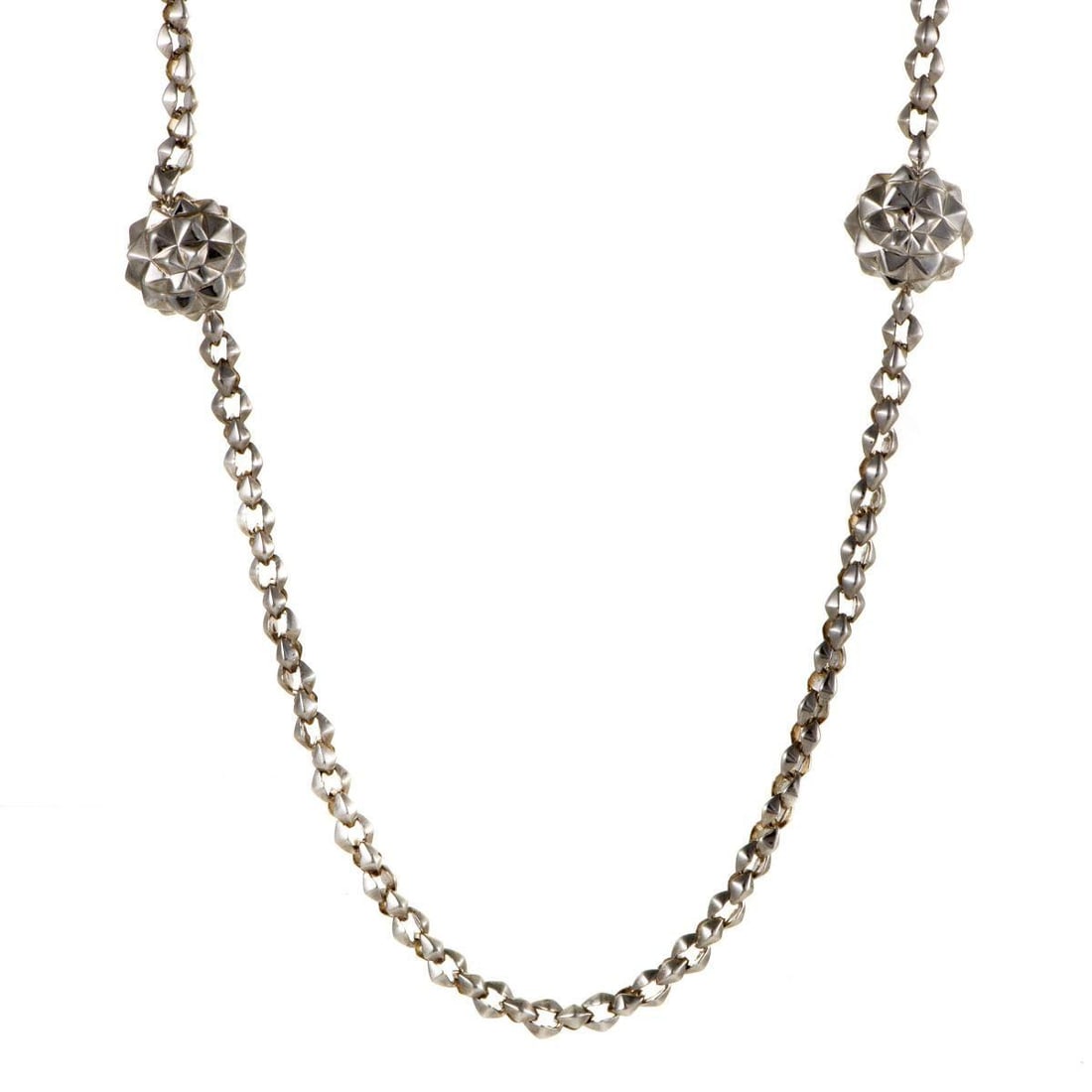 STEPHEN WEBSTER SUPERSTUD WOMENS LONG SILVER SAUTOIR NECKLACE: Producing a mesmerizing effect with its intricate design and exuding a fascinatingly bright allure with its impeccably polished silver, the nifty chain of this astonishing necklace from Stephen Webste