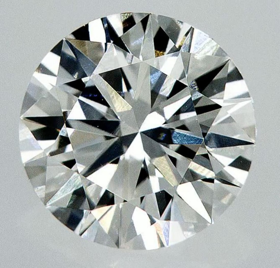 Lab Grown 1.19 ct, Color E/VS1 IGI Graded Diamond: Lab/Natural Diamond: Lab Carat Weight: 1.19 Color Grade: E Clarity Grade: VS1 Model: Round Brilliant Fluorescence: None Polish: Excellent Symmetry: Excellent Size: 6.89 - 6.94 X 4.09 Certificate Numbe
