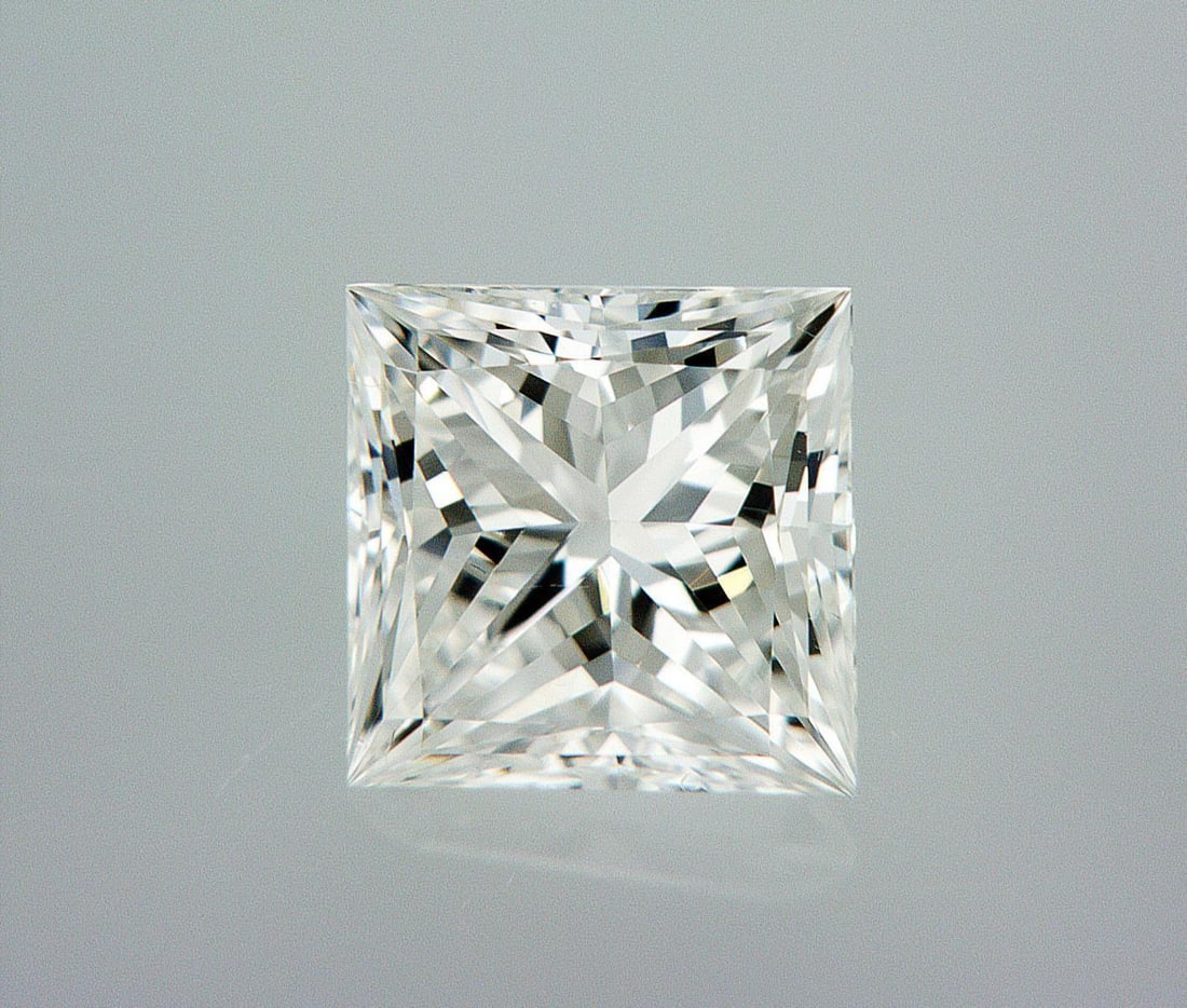 Natural 0.7 ct, Color F/VVS1 GIA Graded Diamond: Lab/Natural Diamond: Natural Carat Weight: 0.7 Color Grade: F Clarity Grade: VVS1 Model: Square Modified Brilliant Fluorescence: Faint Polish: Excellent Symmetry: Very Good Size: 5.03 X 5.01 X 3.4 Cer