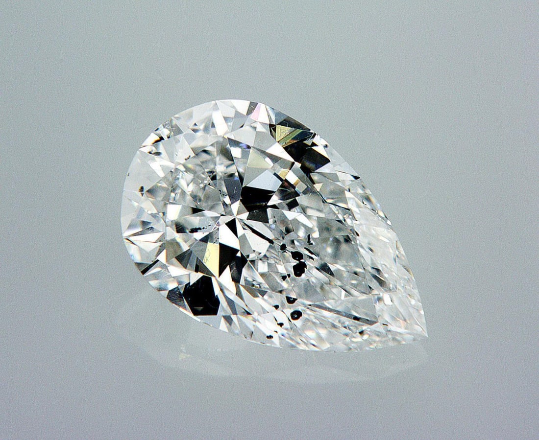 Natural 1.01 ct, Color D/SI2 GIA Graded Diamond: Lab/Natural Diamond: Natural Carat Weight: 1.01 Color Grade: D Clarity Grade: SI2 Model: Pear Brilliant Fluorescence: None Polish: Excellent Symmetry: Very Good Size: 8.71 x 5.61 x 3.50 Certificate Nu