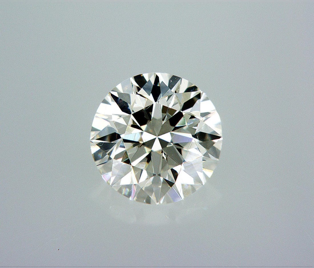 Natural 0.51 ct, Color J/VS1 GIA Graded Diamond: Lab/Natural Diamond: Natural Carat Weight: 0.51 Color Grade: J Clarity Grade: VS1 Model: Round Brilliant Fluorescence: Faint Polish: Excellent Symmetry: Good Cut Grade: Very Good Size: 5.05 - 5.09 X 3