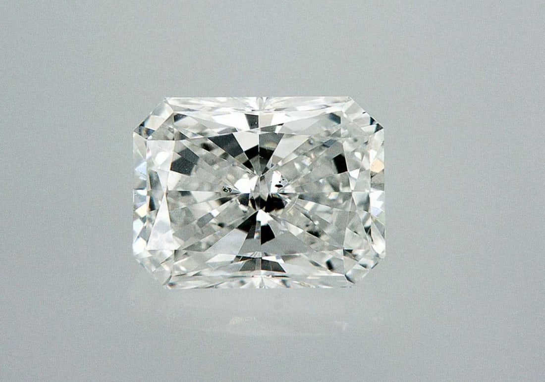 Natural 1 ct, Color F/SI1 GIA Graded Diamond: Lab/Natural Diamond: Natural Carat Weight: 1 Color Grade: F Clarity Grade: SI1 Model: Cut-Cornered Rectangular Modify Modified Brillia Fluorescence: Faint Polish: Excellent Symmetry: Very Good Size: 6