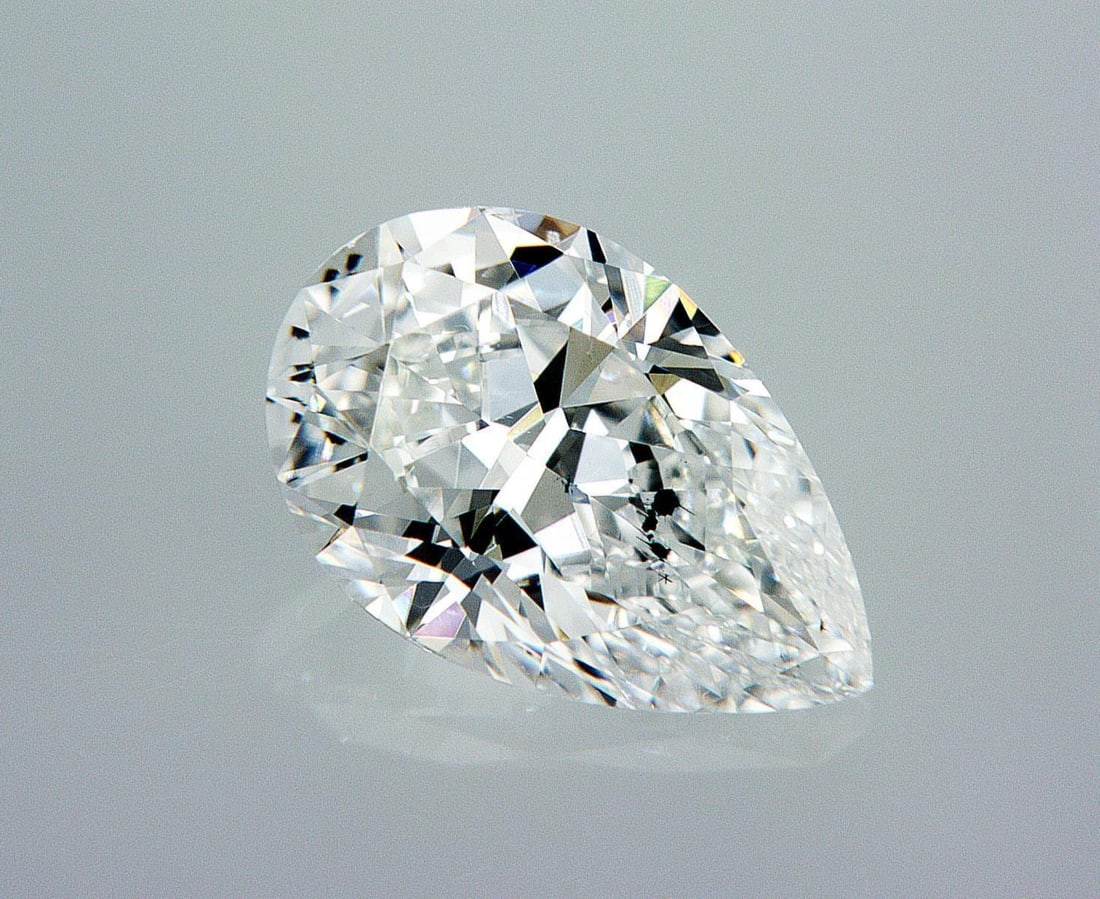 Natural 1.03 ct, Color D/SI2 GIA Graded Diamond: Lab/Natural Diamond: Natural Carat Weight: 1.03 Color Grade: D Clarity Grade: SI2 Model: Pear Brilliant Fluorescence: None Polish: Very Good Symmetry: Very Good Size: 8.66 x 5.57 x 3.50 Certificate Nu