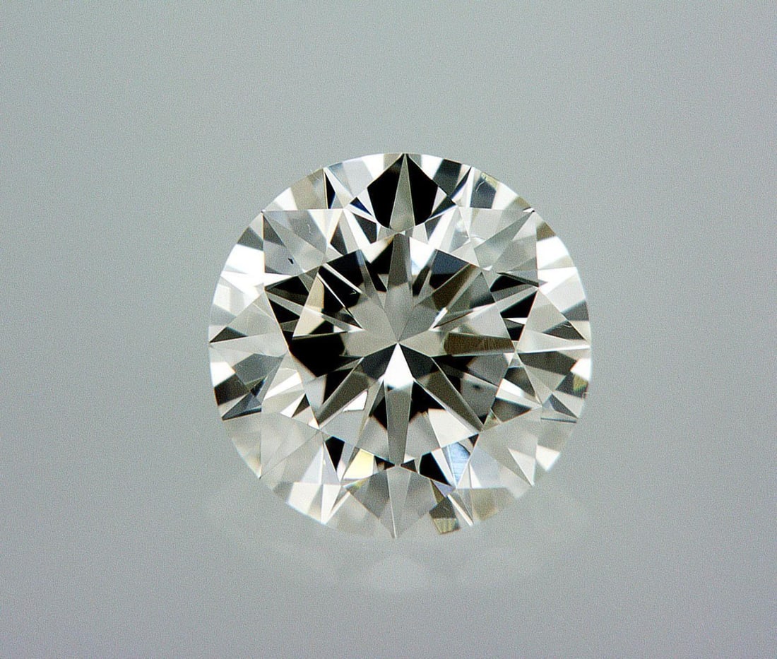 Natural 0.72 ct, Color G/VVS2 GIA Graded Diamond: Lab/Natural Diamond: Natural Carat Weight: 0.72 Color Grade: G Clarity Grade: VVS2 Model: Round Brilliant Fluorescence: Faint Polish: Excellent Symmetry: Very Good Cut Grade: Excellent Size: 5.76 - 5.