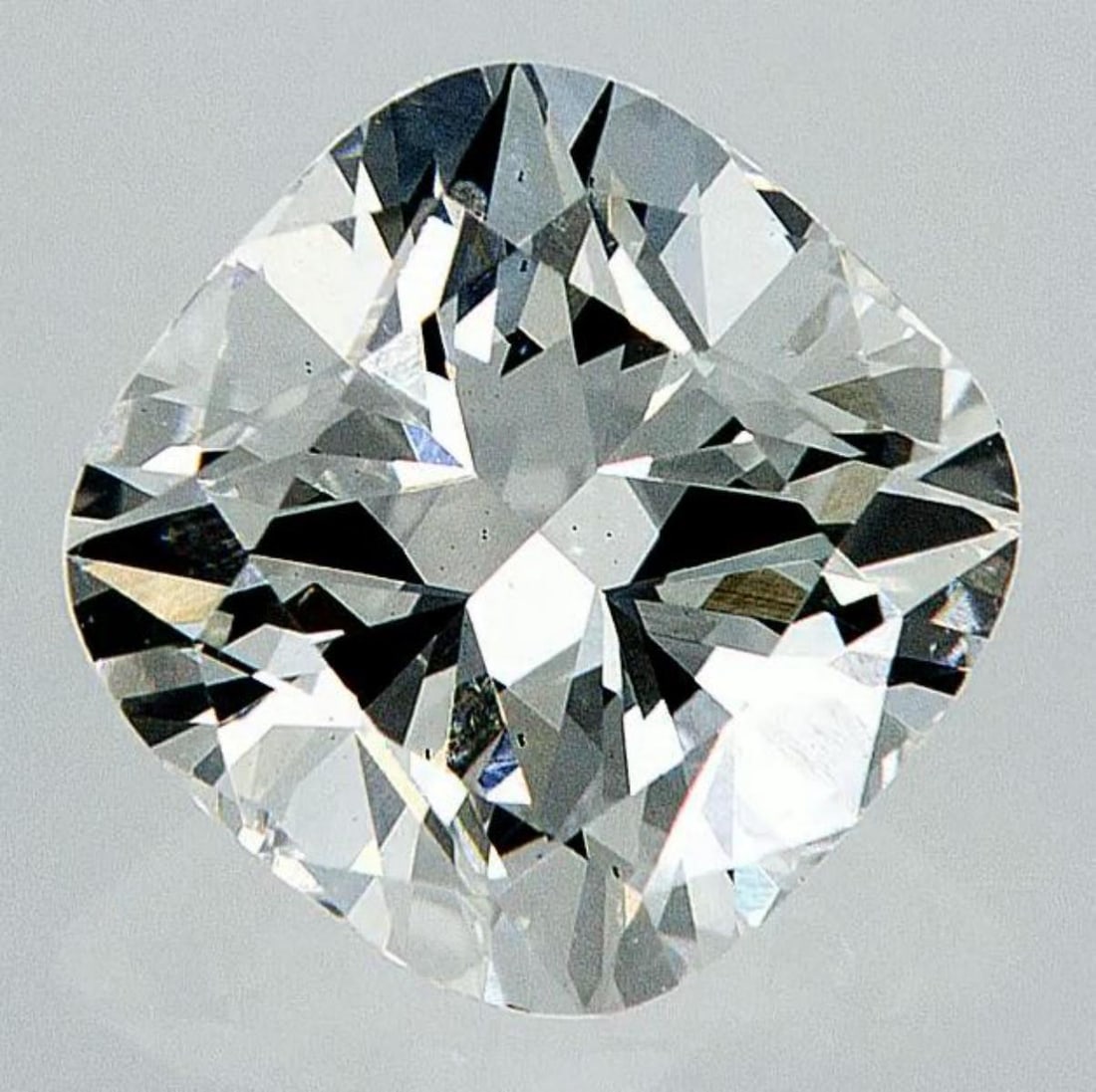 Lab Grown 1.28 ct, Color E/VS2 IGI Graded Diamond: Lab/Natural Diamond: Lab Carat Weight: 1.28 Color Grade: E Clarity Grade: VS2 Model: SQUARE CUSHION MODIFIED BRILLIANT Fluorescence: None Polish: Excellent Symmetry: Excellent Size: 6.23 X 6.23 X 4.29