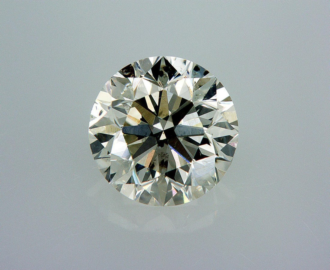 Natural 1.01 ct, Color K/SI3 GIA Graded Diamond: Lab/Natural Diamond: Natural Carat Weight: 1.01 Color Grade: K Clarity Grade: SI3 Model: Round Brilliant Fluorescence: Faint Polish: Excellent Symmetry: Excellent Cut Grade: Very Good Size: 6.22 - 6.2