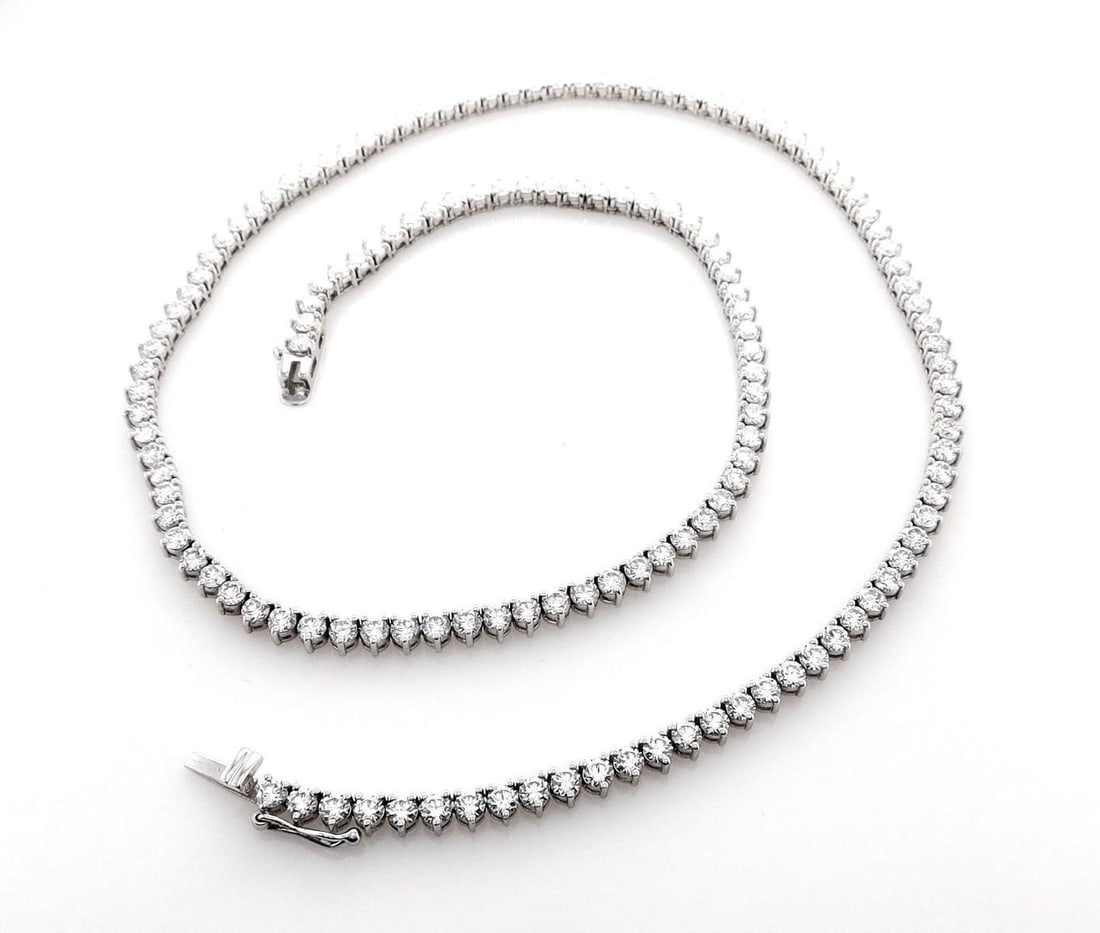 14kt White Gold 11.5ctw Diamond Collar: Jewelry Description Description: One 14k white gold collar, set with lab grown diamonds. Jewelry Weight: 17.34 Grs Total Diamonds Weight: 11.5 Cts Precious Metal: 14kt White Gold Certificate Number: D