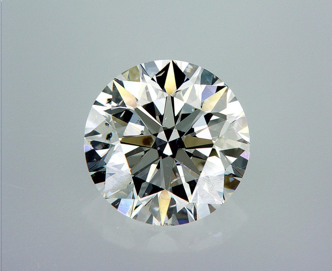 Natural 1.5 ct, Color G/SI1 GIA Graded Diamond: Lab/Natural Diamond: Natural Carat Weight: 1.5 Color Grade: G Clarity Grade: SI1 Model: Round Brilliant Fluorescence: Medium Blue Polish: Excellent Symmetry: Excellent Cut Grade: Excellent Size: 7.25