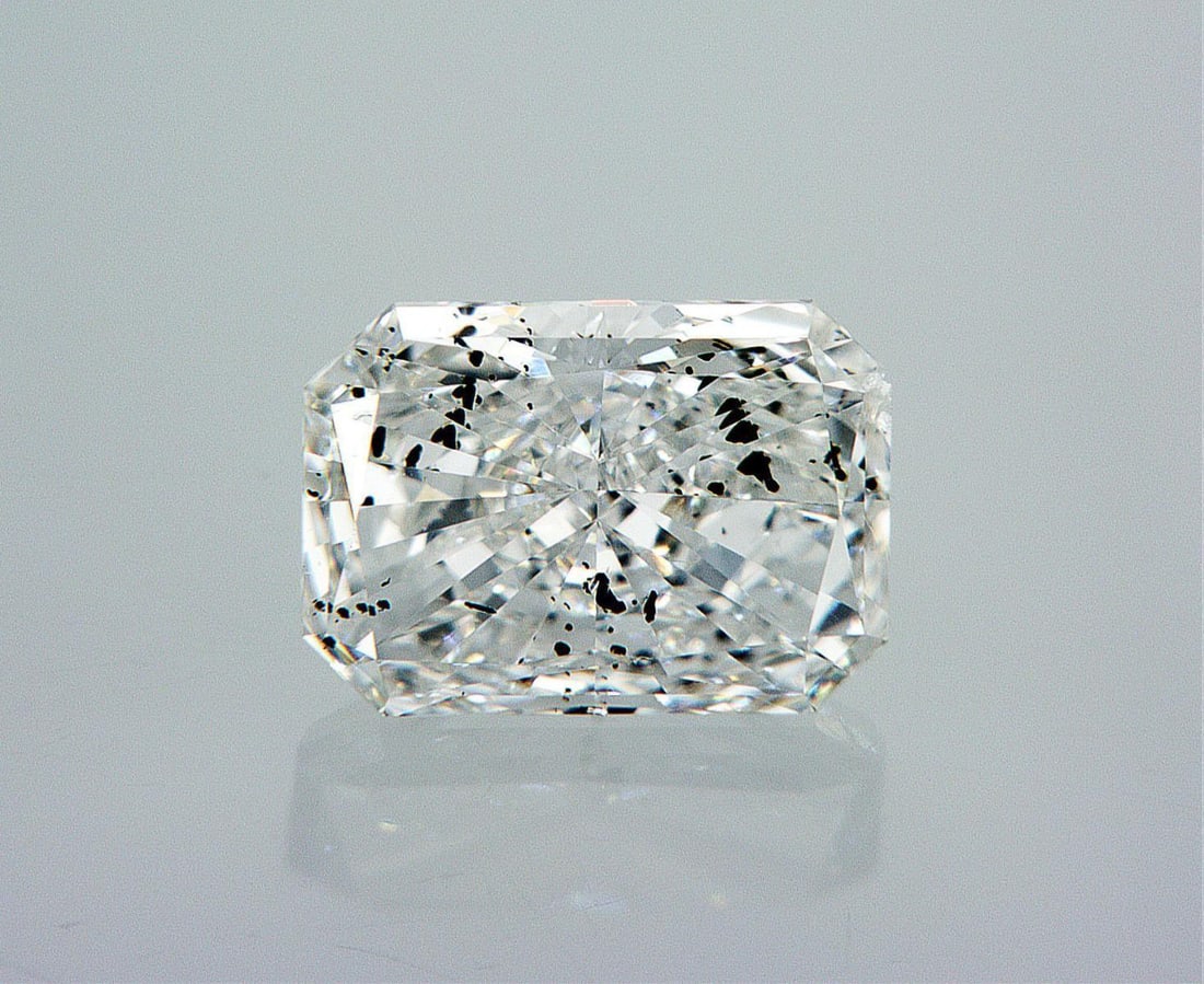 Natural 1 ct, Color F/I1 GIA Graded Diamond: Lab/Natural Diamond: Natural Carat Weight: 1 Color Grade: F Clarity Grade: I1 Model: Cut-Cornered Rectangular Modified Brilliant Fluorescence: None Polish: Very Good Symmetry: Good Size: 7.11 x 5.09 x