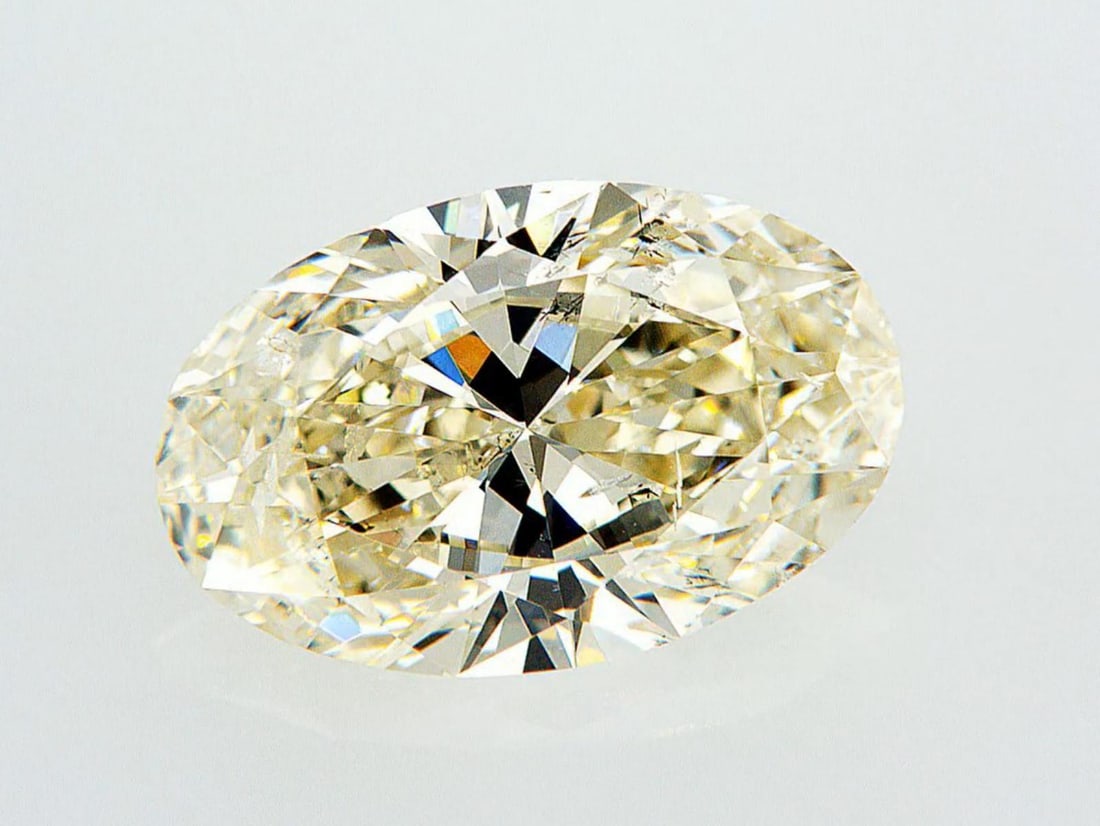 Natural 2 ct, Color M/SI2 GIA Graded Diamond: Lab/Natural Diamond: Natural Carat Weight: 2 Color Grade: M Clarity Grade: SI2 Model: Oval Fluorescence: Medium Blue Polish: Very Good Symmetry: Very Good Size: 10.70 x 6.90 x 4.10 Certificate Number: