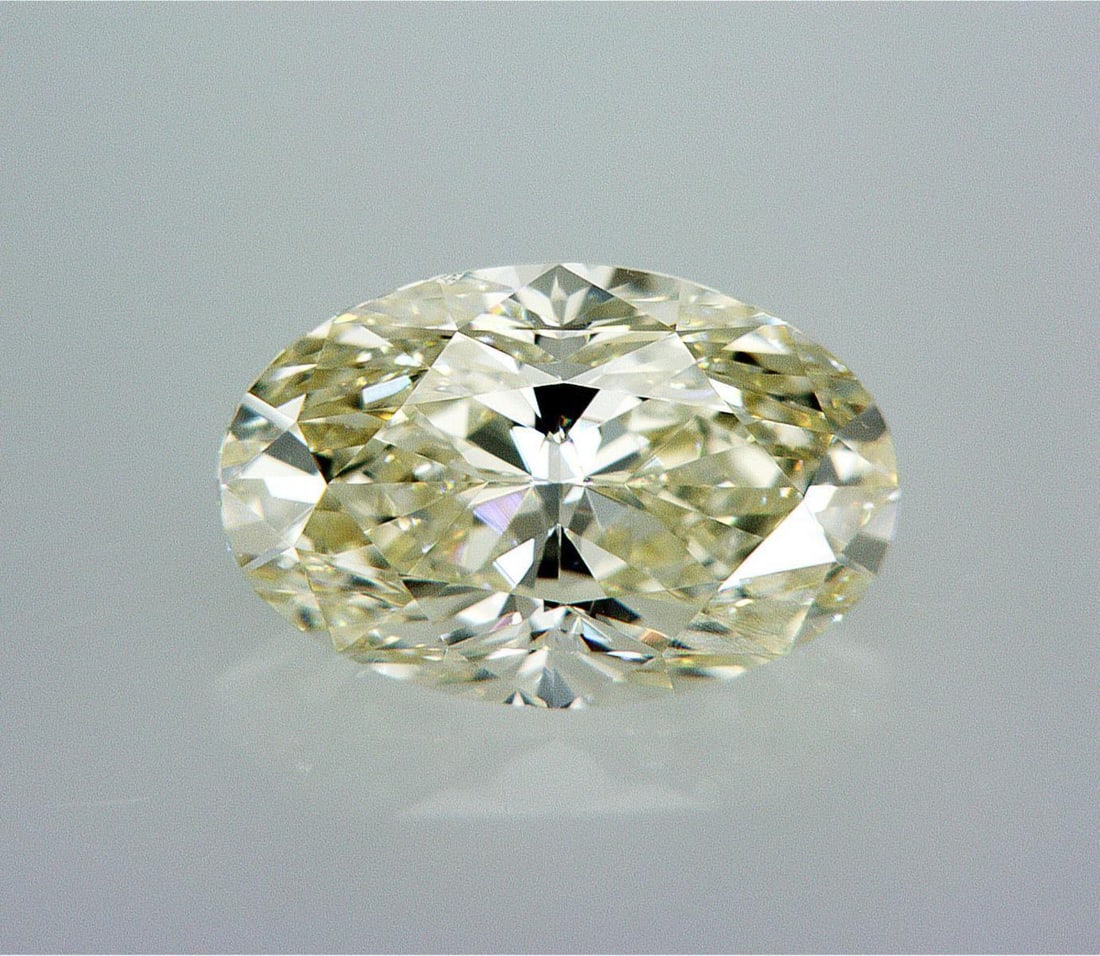 Natural 1.53 ct, Color K/VVS2 HRD Graded Diamond: Lab/Natural Diamond: Natural Carat Weight: 1.53 Color Grade: K Clarity Grade: VVS2 Model: Oval Fluorescence: Strong Polish: Very Good Symmetry: Very Good Depth: 73 Table: 49 Size: 8.80 x 5.83 x 4.26 C