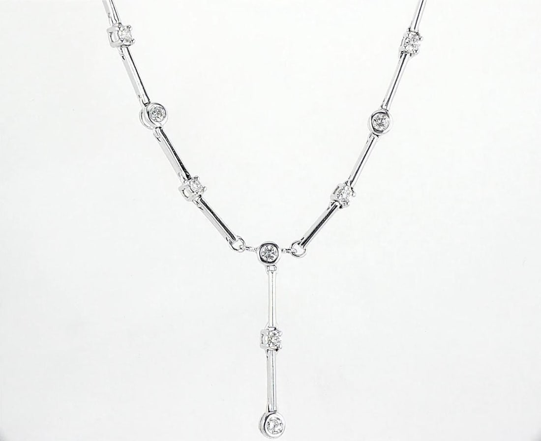 18kt White Gold 1ctw Diamond Collar: One 12.16 gr. 18kt White Gold Diamond Collar Jewelry Weight: 12.16Grs Total Diamonds Weight: 1Cts Main Stones Description: Quantity: 21 Cut and shape: Round Brilliant Carats Weight: 1 Clarity: VVS2-VS