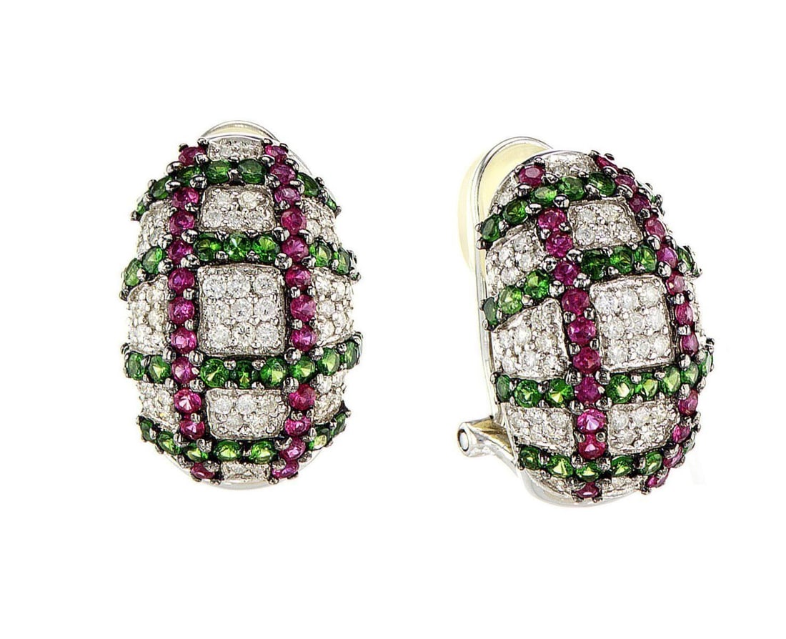 18kt White Gold 1.22ctw Diamond Earrings: One pair of 18k white gold earrings, set with natural diamonds. Jewelry Weight: 13.37Grs Total Diamonds Weight: 1.22Cts Main Stones Description: Quantity: 122 Cut and shape: Round Brilliant Carats Wei