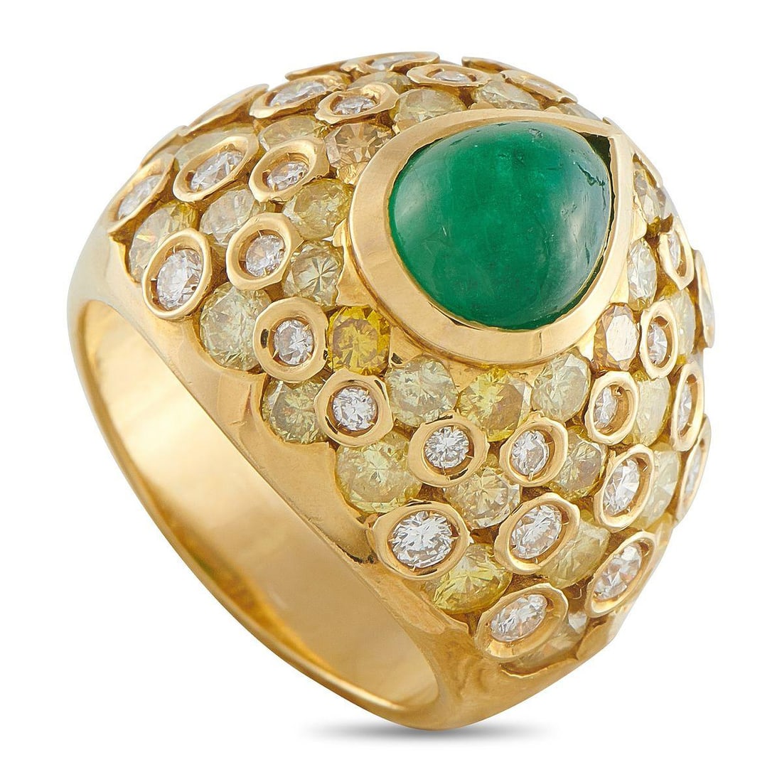 CHANTECLER 18K YELLOW GOLD 3.0CT DIAMOND AND EMERALD RING: An instantly captivating design makes this Chantecler ring a unique addition to any luxury jewelry collection. Diamonds with a total weight of 3.0 carats make a statement from their place within the 1