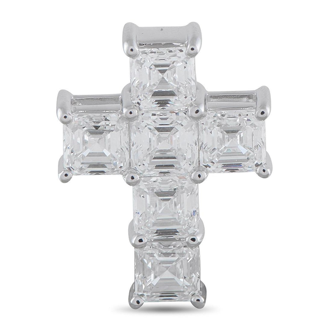 18K WHITE GOLD 3.80CT DIAMOND CROSS PENDANT: This luxury cross pendant offers an exquisite way to show your faith. Ascher cut Diamonds with a total weight of 3.80 carats allow this piece to effortlessly catch the light. Set in 18K White Gold, it