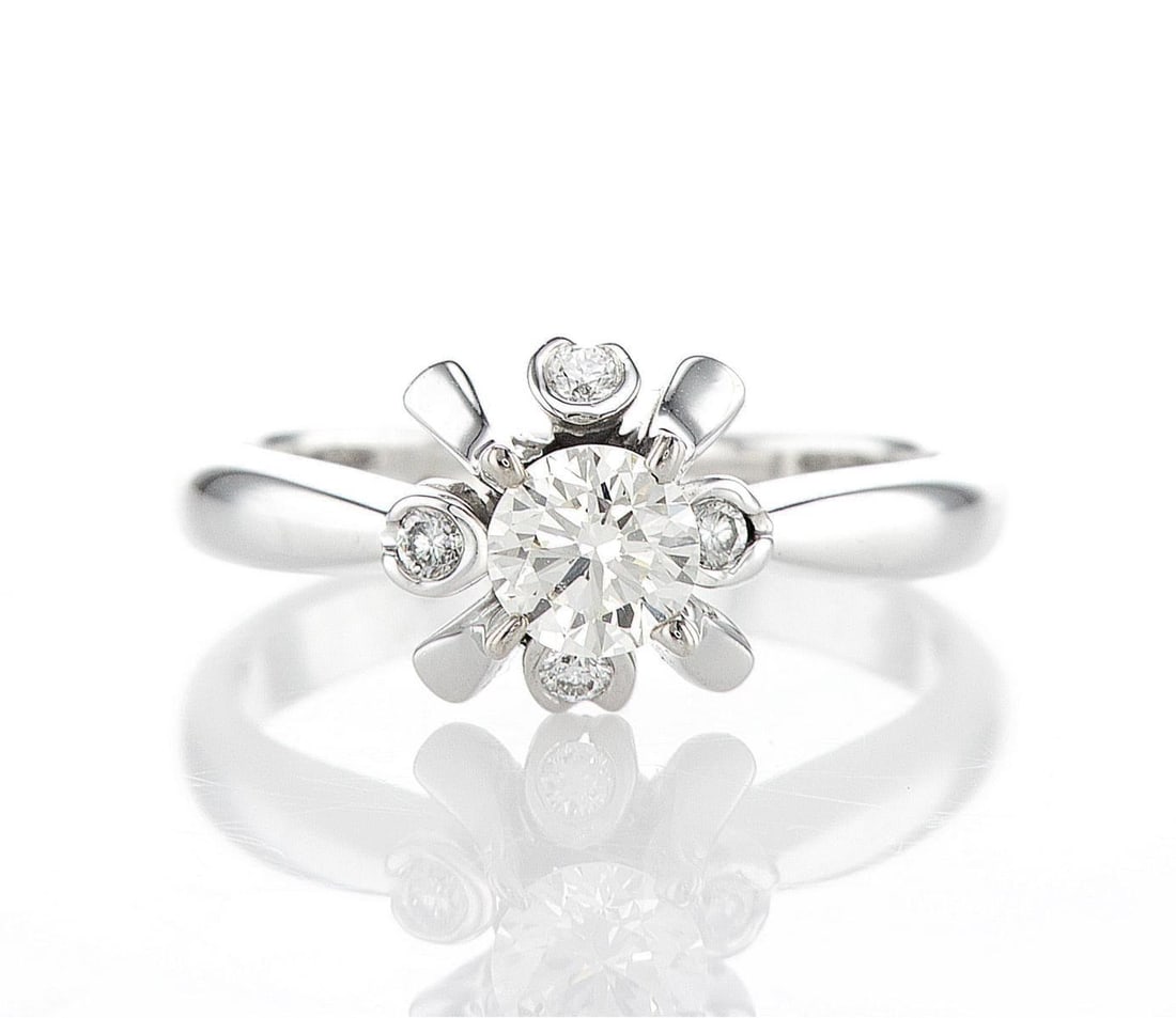 18kt White Gold 0.86ctw Diamond Ring (1 of 2)