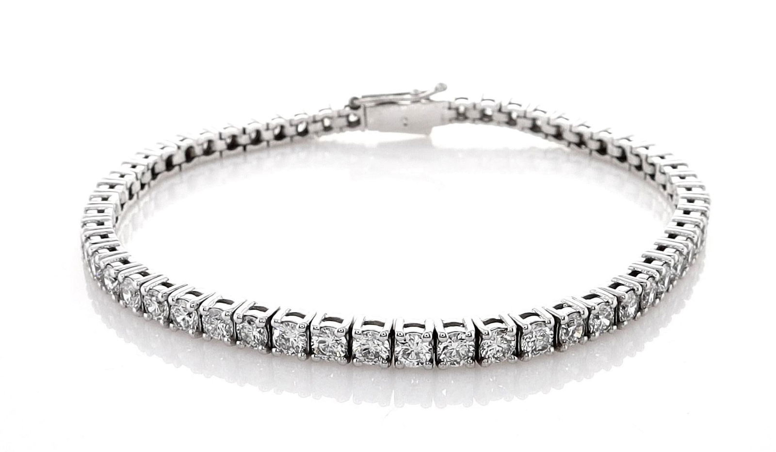 14kt White Gold 5.7ctw Diamond Bracelet: Jewelry Description Description: One 14k white gold bracelet, set with lab grown diamonds. Jewelry Weight: 12.62 Grs Total Diamonds Weight: 5.7 Cts Precious Metal: 14kt White Gold Certificate Number: