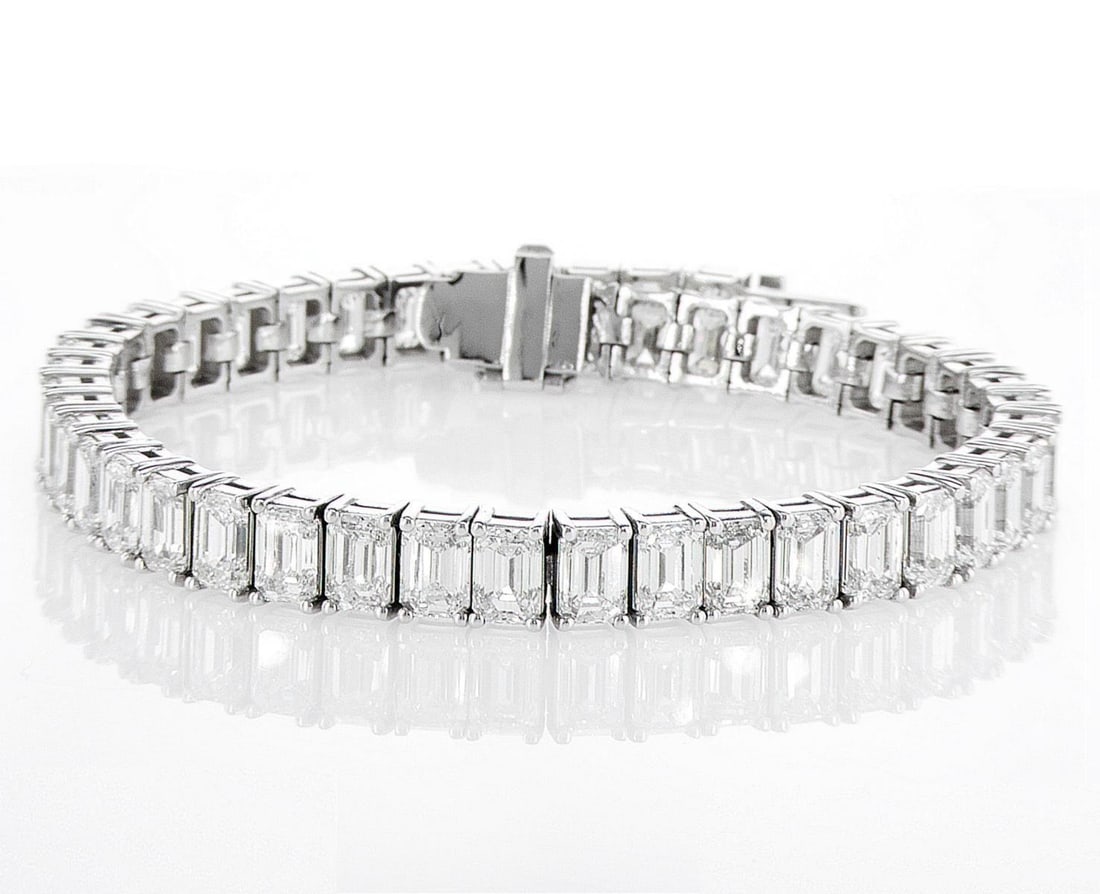14kt White Gold 27.6ctw Diamond Bracelet: Jewelry Description Description: One 14k white gold bracelet, set with lab grown diamonds. Jewelry Weight: 23.56 Grs Total Diamonds Weight: 27.6 Cts Precious Metal: 14kt White Gold Certificate Number: