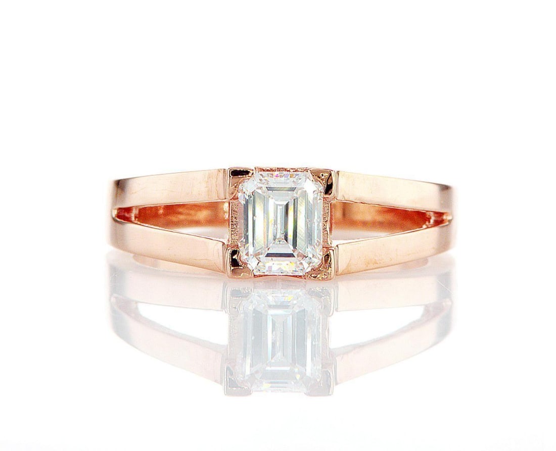 14kt Rose Gold 0.8ctw Diamond Ring: Jewelry Description Description: One 14k rose gold ring, set with natural diamonds. Jewelry Weight: 5.25 Grs Total Diamonds Weight: 0.8 Cts Precious Metal: 14kt Rose Gold Certificate Number: DSL- 4440
