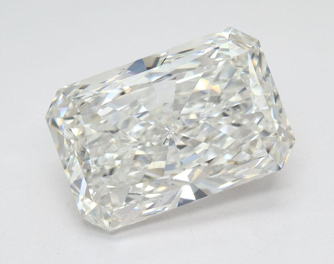 Lab Grown 2.58 ct, Color E/VS1 IGI Graded Diamond: Lab/Natural Diamond: Lab Carat Weight: 2.58 Color Grade: E Clarity Grade: VS1 Model: RADIANT Fluorescence: None Polish: EX Symmetry: EX Depth: 64.2 Table: 64 Size: 10.15-6.81*4.37 Certificate Number: