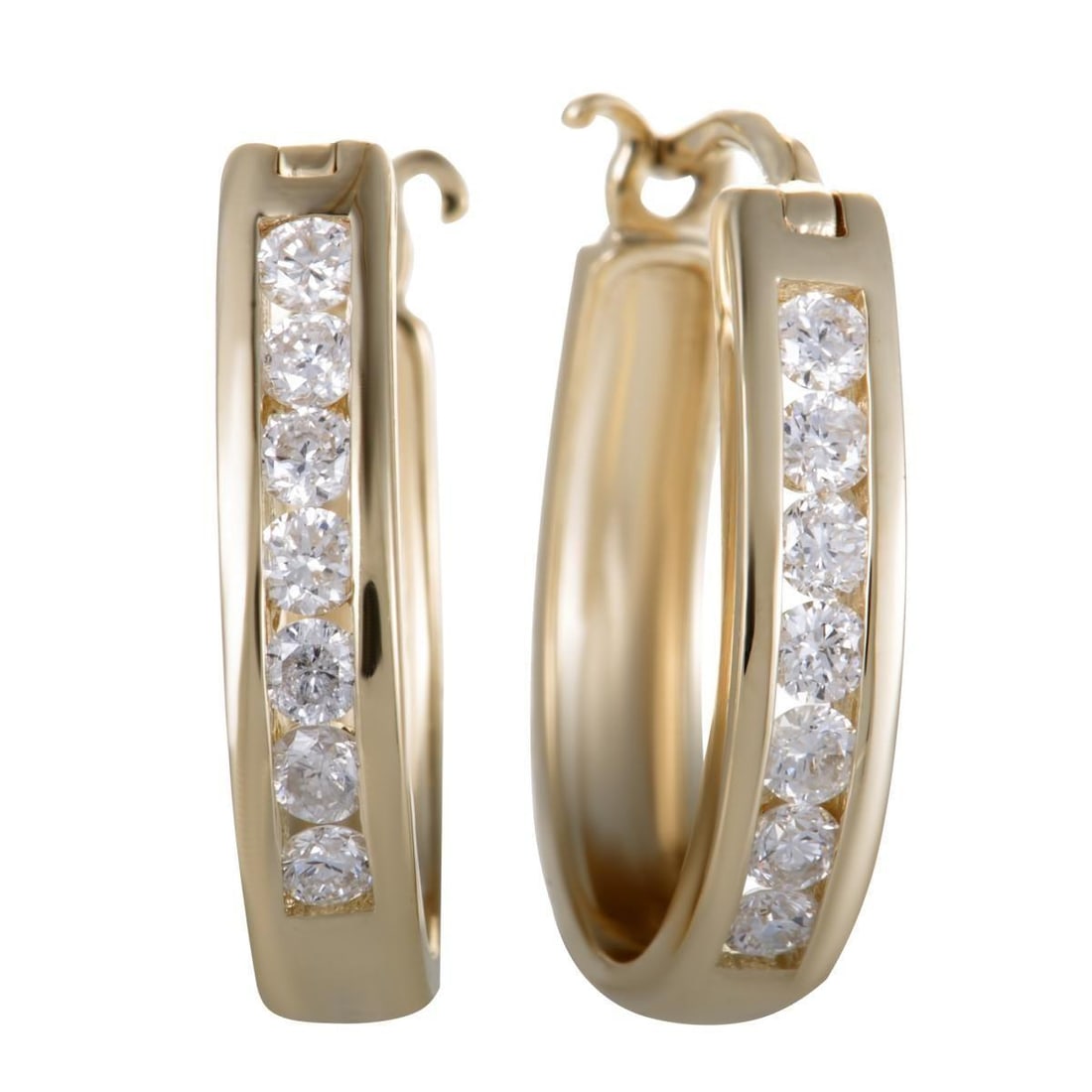14K YELLOW GOLD 0.33 CT DIAMOND SMALL OVAL HOOP EARRINGS: With a design that is both subtle and attractive, these superb hoop earrings offer a look of exceptional class and femininity. Made of 14K yellow gold, the pair weighs 2.6 grams and is set with diamon