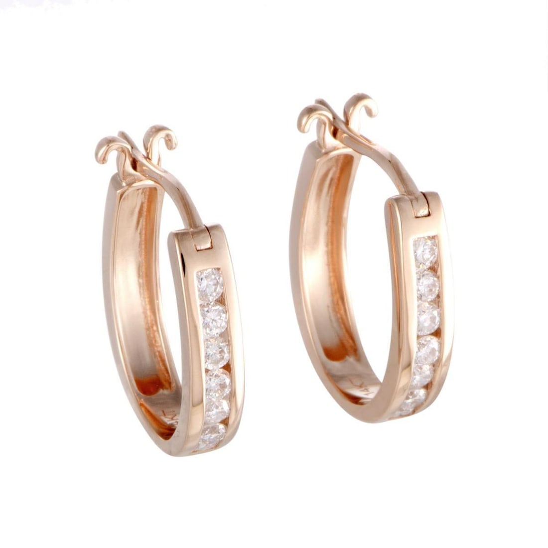 14K ROSE GOLD 0.33 CT DIAMOND SMALL OVAL HOOP EARRINGS: Sophisticated understatement, classic elegance and stylish femininity produce an irresistible synergic effect in these marvelous earrings which combine nifty 14K rose gold with sparkling diamonds amou