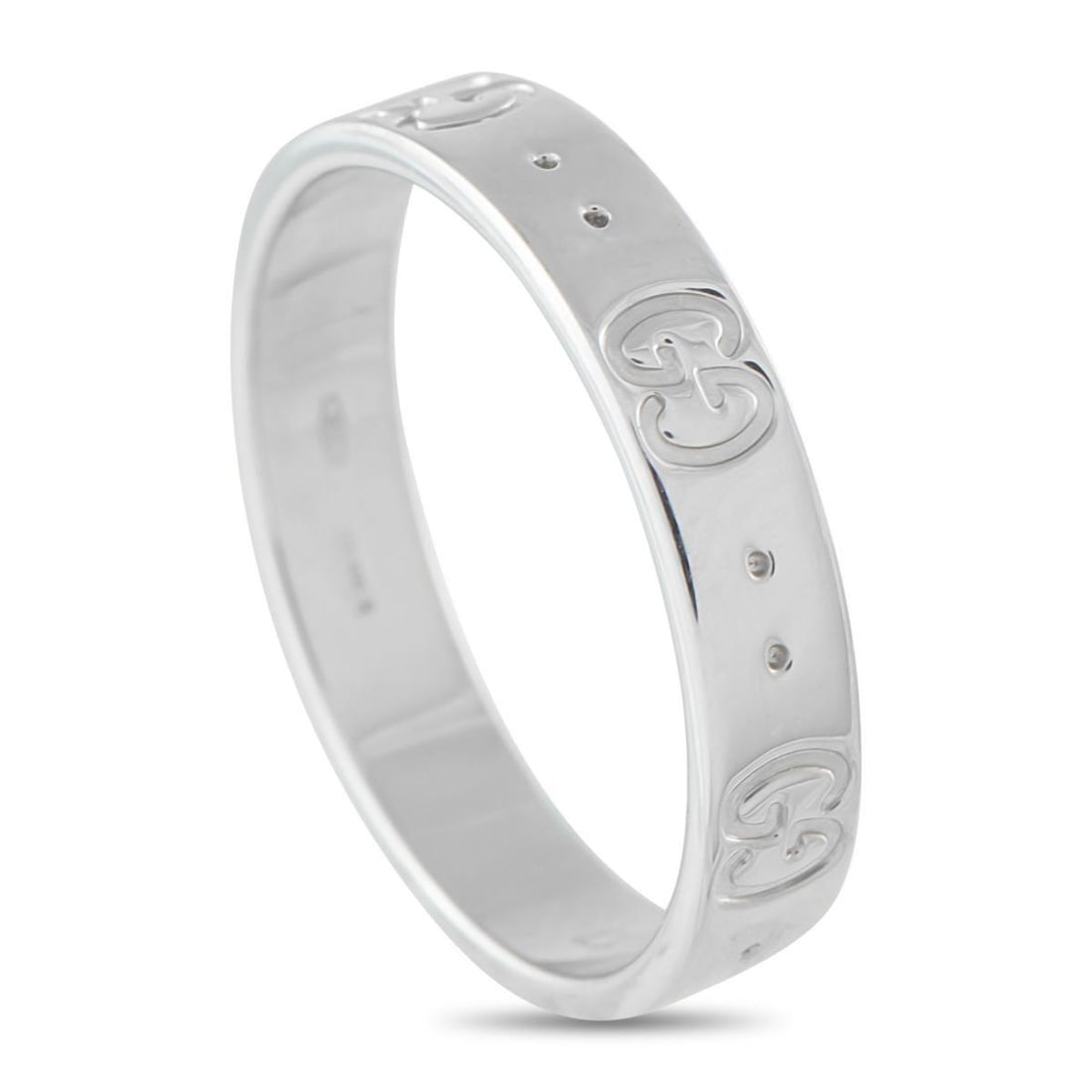 GUCCI ICON 18K WHITE GOLD RING: Crafted in 18K white gold, the Gucci Icon ring presents a 5mm band marked with crisp GG signature logo and double-dot engravings in a rhythmic sequence. The polished surface enhances the contrast of t