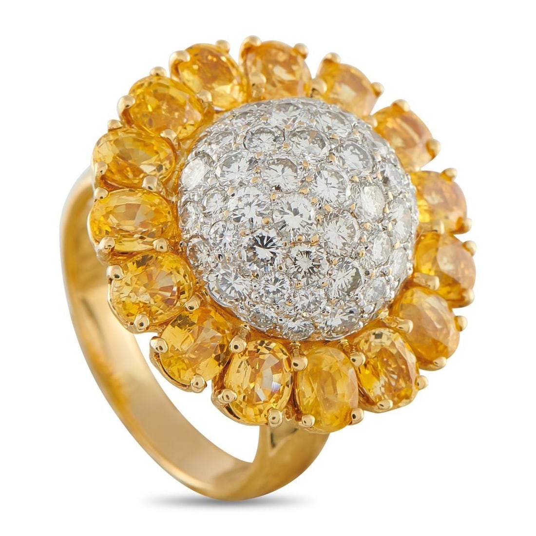 18K YELLOW GOLD 1.80CT DIAMOND AND SAPPHIRE SUNFLOWER RING: A tribute to botanical beauty through the lens of fine jewelry. This ring presents a polished 3mm domed band in yellow gold, supporting a raised crown where a round diamond cluster forms the central d