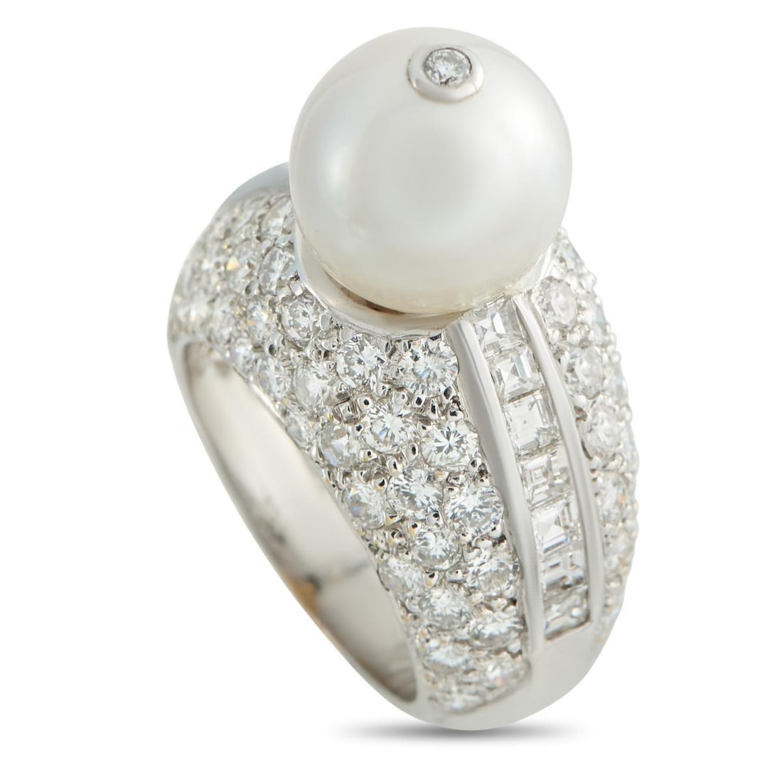 18K WHITE GOLD 4.50CT DIAMOND AND PEARL RING: This breathtaking ring is the perfect accessory for anyone who appreciates uncommon elegance. An 11mm Pearl offers a striking alternative to a traditional center stone. Diamonds with a total weight of