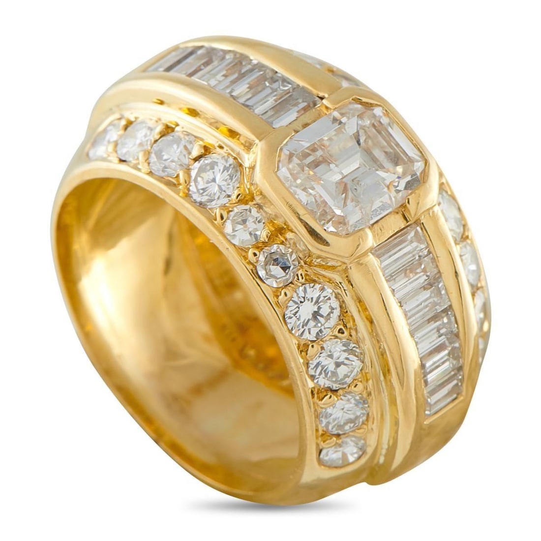 18K YELLOW GOLD 3.20CT DIAMOND RING: This luxury ring features a multi-layered design that is undeniably captivating. Sparkling Diamonds with a total weight of 1.80 carats allow it to shine brightly every time its worn. At the center, a