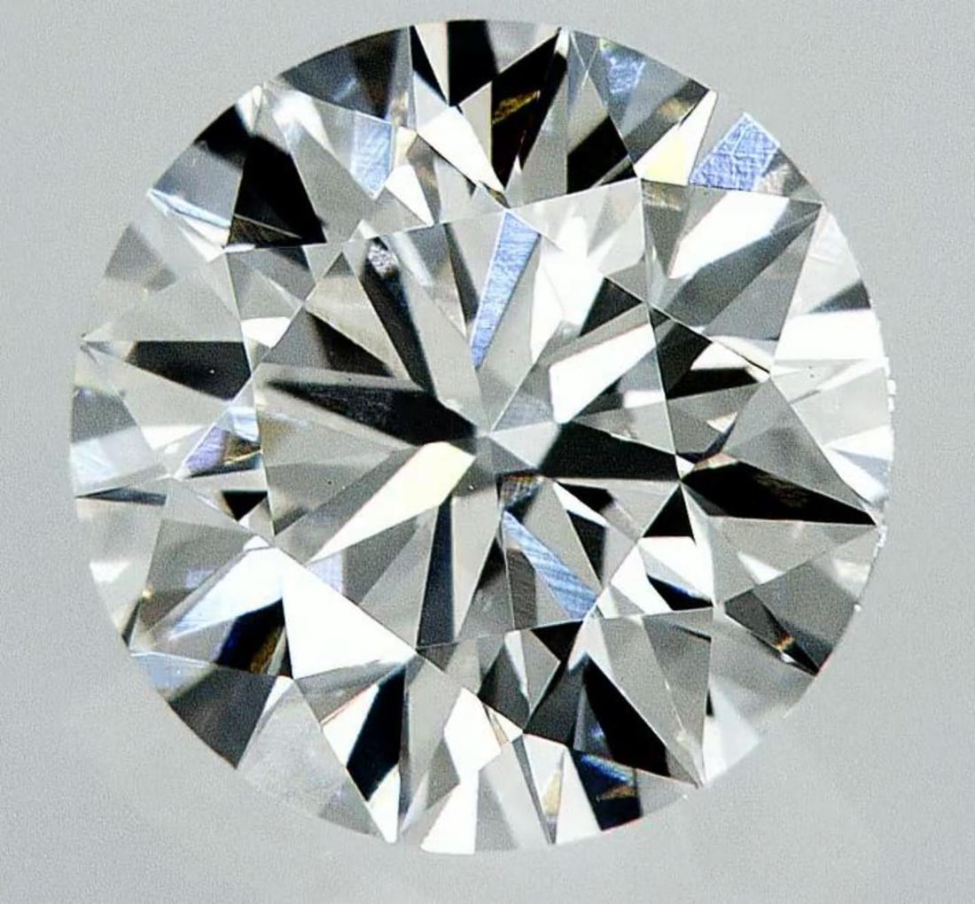 Lab Grown 2.1 ct, Color E/VS2 IGI Graded Diamond: Lab/Natural Diamond: Lab Carat Weight: 2.1 Color Grade: E Clarity Grade: VS2 Model: Round Brilliant Fluorescence: None Polish: Excellent Symmetry: Excellent Cut Grade: Ideal Size: 8.18 - 8.22 X 5.05 C
