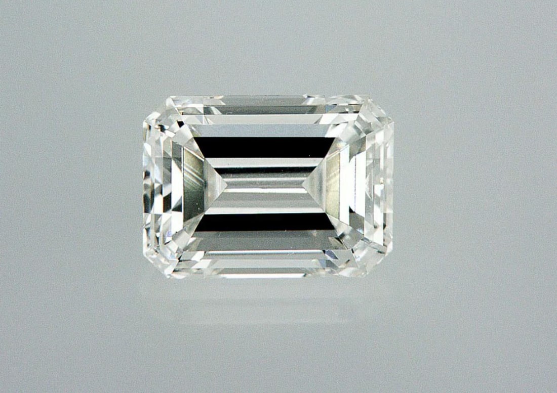 Lab Grown 1.53 ct, Color F/VS1 IGI Graded Diamond: Lab/Natural Diamond: Lab Carat Weight: 1.53 Color Grade: F Clarity Grade: VS1 Model: EMERALD Fluorescence: None Polish: Excellent Symmetry: Excellent Depth: 61.3 Table: 61 Size: 8.46-5.45*3.34 Certifi
