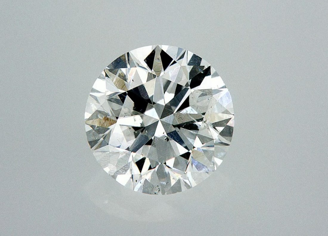 Lab Grown 2.01 ct, Color E/VS1 IGI Graded Diamond: Lab/Natural Diamond: Lab Carat Weight: 2.01 Color Grade: E Clarity Grade: VS1 Model: Round Fluorescence: None Polish: Excellent Symmetry: Excellent Depth: 60 Table: 62 Cut Grade: Excellent Size: 8.11-