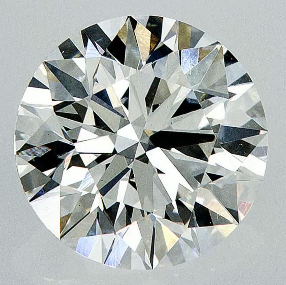 Lab Grown 2.07 ct, Color F/VS1 IGI Graded Diamond: Lab/Natural Diamond: Lab Carat Weight: 2.07 Color Grade: F Clarity Grade: VS1 Model: Round Brilliant Fluorescence: None Polish: Excellent Symmetry: Excellent Cut Grade: Ideal Size: 8.20 - 8.22 X 5.03 