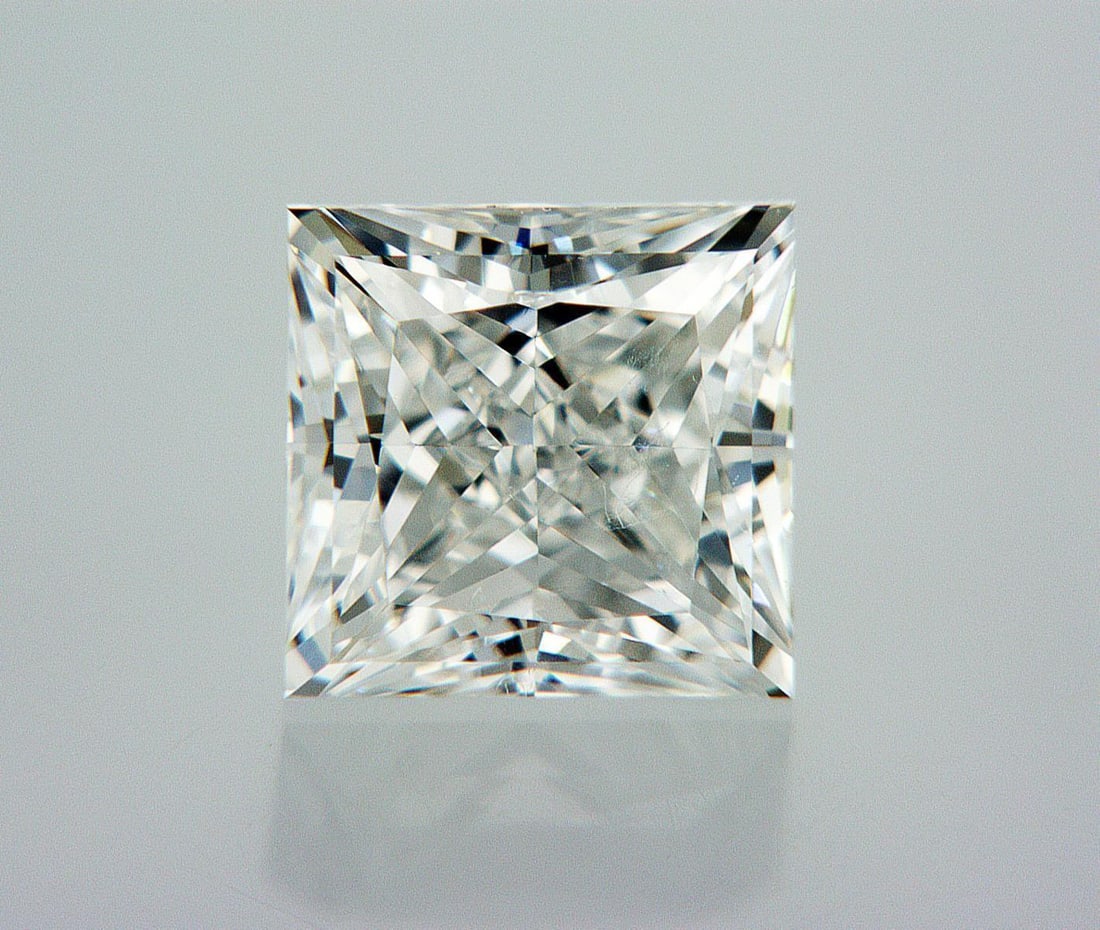 Natural 1 ct, Color F/VS1 GIA Graded Diamond: Lab/Natural Diamond: Natural Carat Weight: 1 Color Grade: F Clarity Grade: VS1 Model: Round Brilliant Fluorescence: Medium Blue Polish: Excellent Symmetry: Excellent Size: 6.4 - 6.44 X 3.92 Certificat