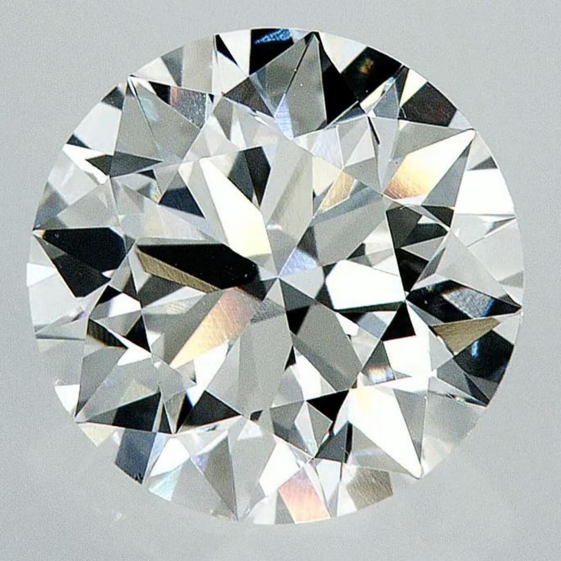 Lab Grown 3.66 ct, Color E/VS1 IGI Graded Diamond: Lab/Natural Diamond: Lab Carat Weight: 3.66 Color Grade: E Clarity Grade: VS1 Model: Round Brilliant Fluorescence: None Polish: Excellent Symmetry: Excellent Cut Grade: Ideal Size: 9.88 - 9.95 X 6.04 