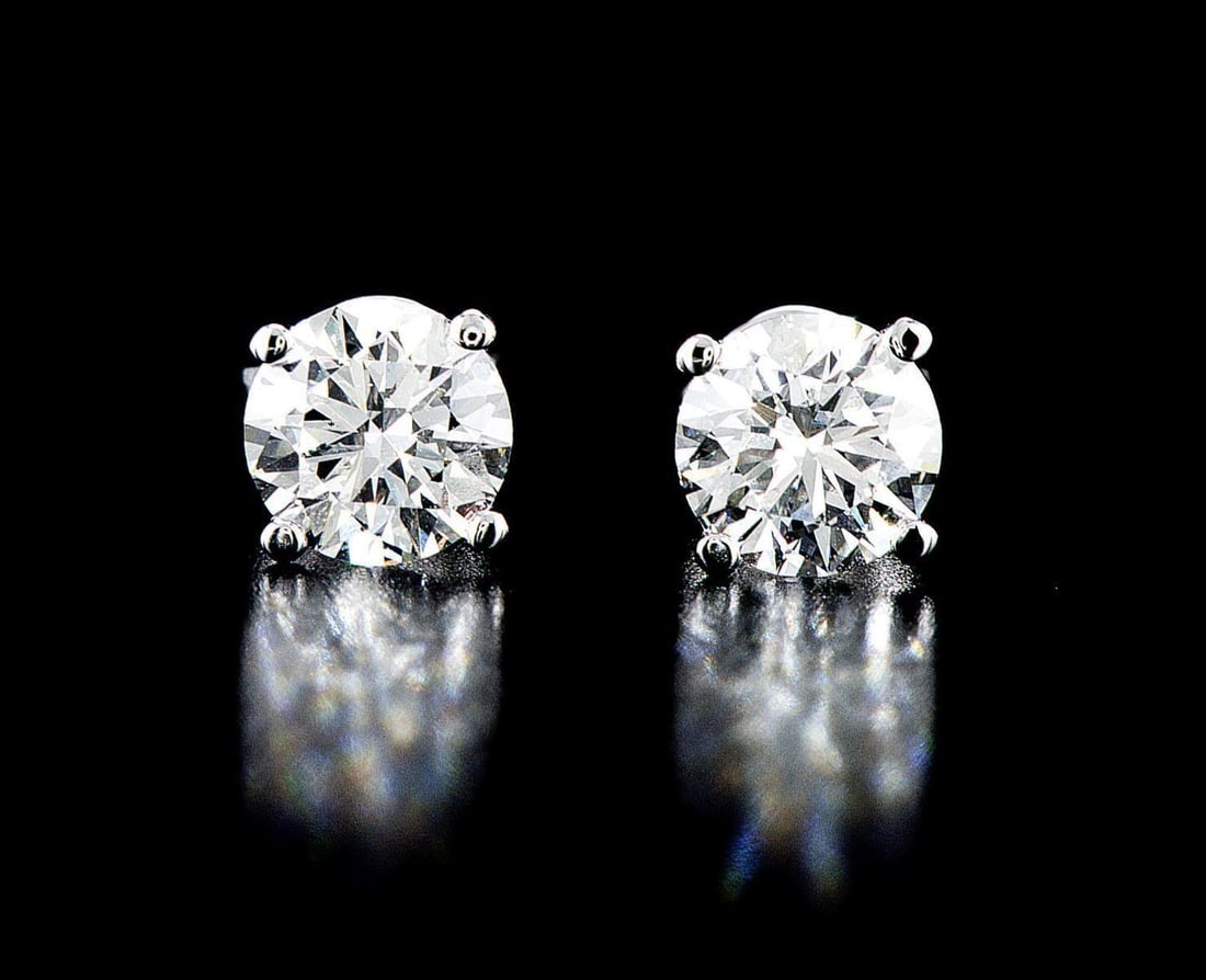 14kt White Gold 2.06ctw Diamond Earrings: LABORATORY GROWN DIAMOND Jewelry Weight: 1.03Grs Total Diamonds Weight: 2.06Cts Main Stones Description: Quantity: 2 Cut and shape: Round Brilliant Carats Weight: 1.03 Clarity: VS1 Color: F Polish/Sym