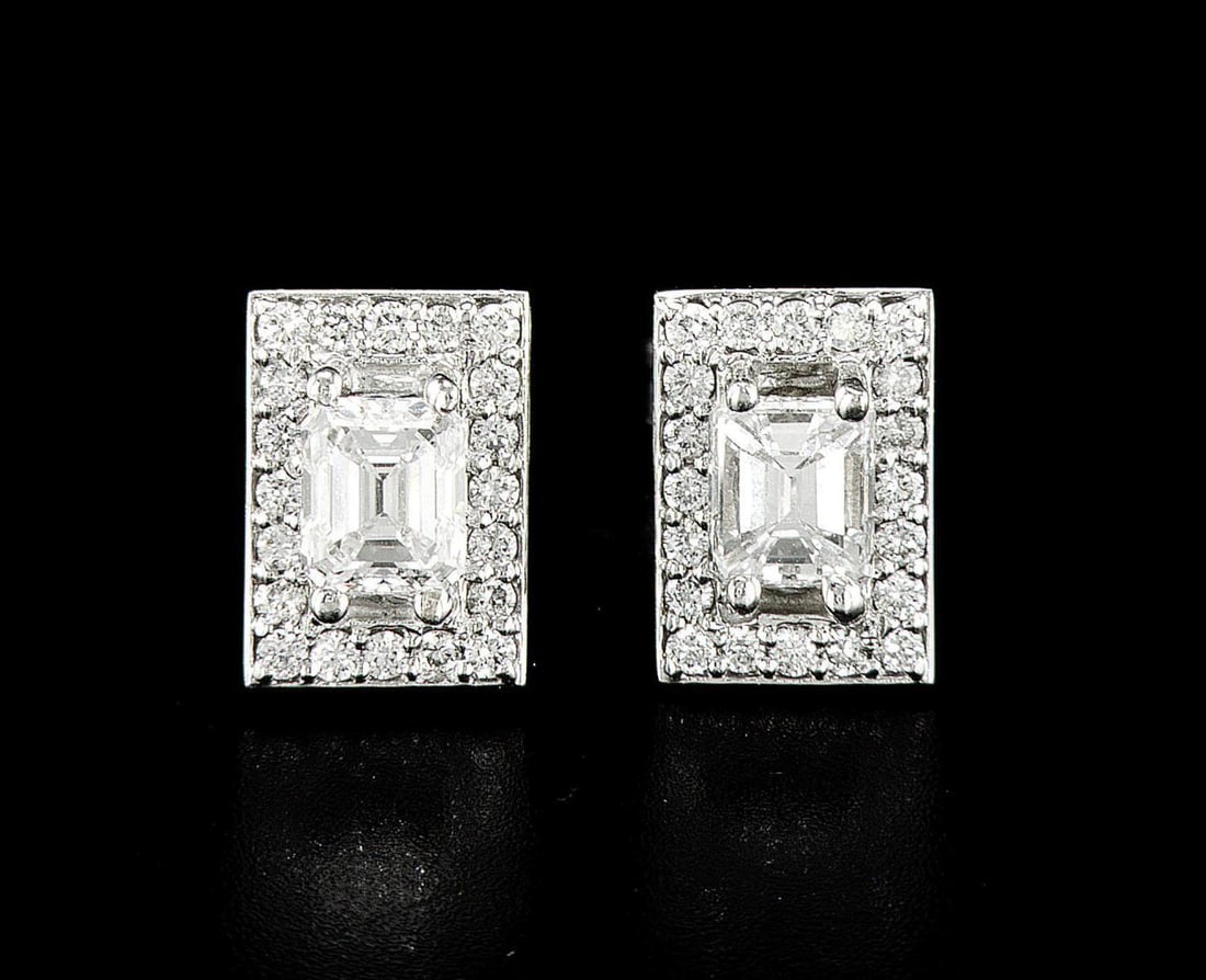 14kt White Gold 1ctw Diamond Earrings: One pair of 14k white gold earrings, each set with one center natural diamond and 20 small natural diamonds around. Jewelry Weight: 3.58Grs Total Diamonds Weight: 1Cts Main Stones Description: Quantit