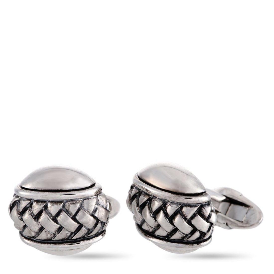 SCOTT KAY STERLING SILVER OVAL CUFFLINKS: These Scott Kay cufflinks are crafted from sterling silver and each of the two weighs 10.35 grams. The cufflinks measure 0.75 in length and 0.75 in width.Offered in brand new condition, this pair of c