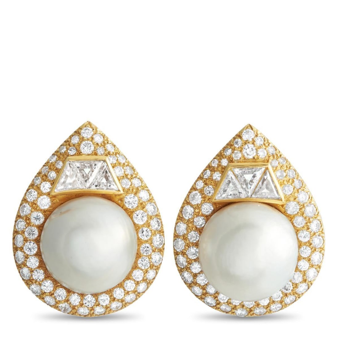 18K YELLOW GOLD 4.85CT DIAMOND AND PEARL EARRINGS: These pear-shaped earrings play with contrast and form. Diamond pav traces the yellow gold frame, establishing a precise outer contour that anchors the design. A luminous white pearl acts as the focal