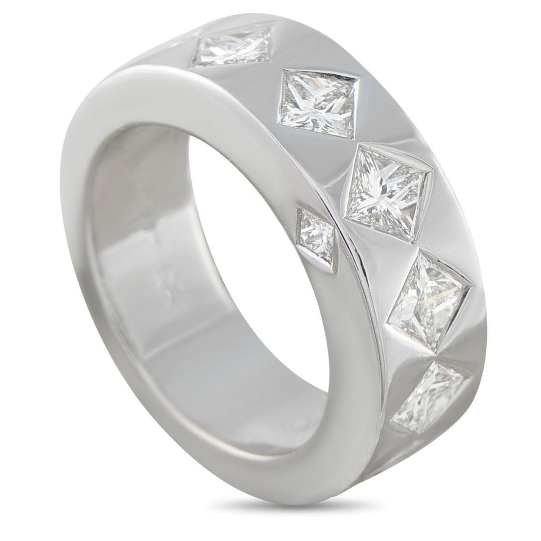 CHANEL 18K WHITE GOLD 1.40CT DIAMOND BAND RING: A sleek, contemporary design makes this Chanel ring a highly wearable luxury piece. Inset Diamonds with a total weight of 1.40 carats make it an elegant accessory that is ideal for any occasion. Set i