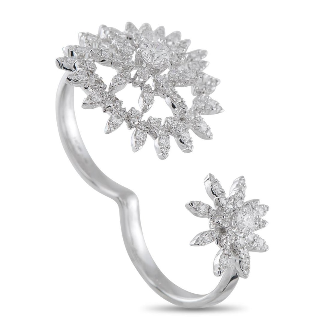 HEARTS ON FIRE AERIAL 18K WHITE GOLD 1.40CT DIAMOND SUNBURST DOUBLE FINGER RING: This chic, contemporary Hearts on Fire Aerial Sunburst Double Finger ring is designed to make a statement. Exquisite sun-shaped motifs elevate the dramatic 18K White Gold setting, which wraps around t