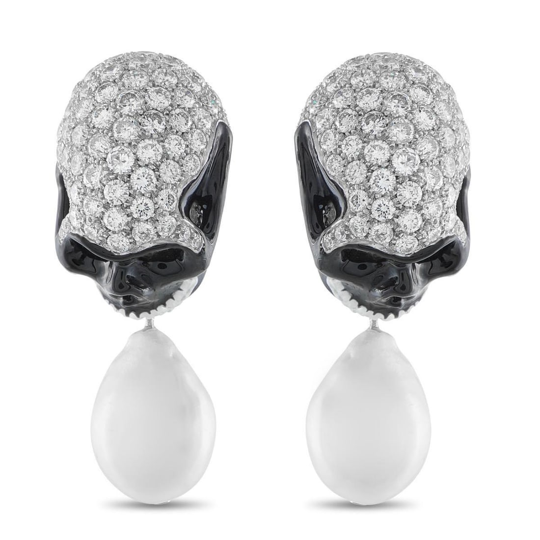 18K WHITE GOLD 10.50CT DIAMOND AND PEARL SKULL EARRINGS: These earrings perfectly combine high-end luxury with contemporary attitude. The skull-shaped settings shine to life thanks to striking black accents and inset Diamonds with a total weight of 10.50 ca