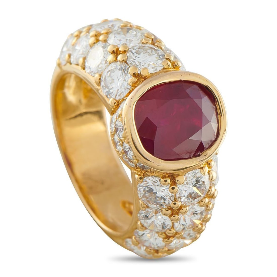 18K YELLOW GOLD 4.40CT DIAMOND AND BURMA RUBY RING: Cast in 18k yellow gold, this cocktail ring showcases a 4.09 ct vivid red Burmese ruby with certified indications of thermal treatment. The faceted stone is secured in a full bezel, allowing its color