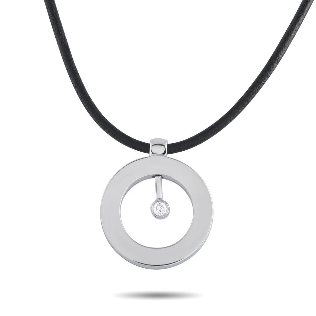 ROBERTO COIN CENTO 18K WHITE GOLD CENTO DIAMOND NECKLACE: A piece defined by precision and a private signature. This Roberto Coin Cento O necklace is anchored by a Cento diamond, cut with 100 facets, sitting in a smooth white gold bezel. The stone is suspend