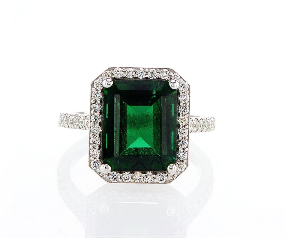 14kt White Gold 0.52ctw Diamond Ring: One 14k white gold ring, set with lab grown diamonds. Jewelry Weight: 4.9Grs Total Diamonds Weight: 0.52Cts Main Stones Description: Quantity: 1 Cut and shape: Emerald Carats Weight: 4.53 Color: Green